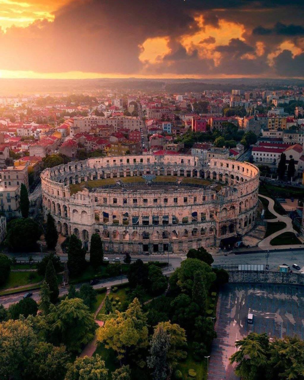 Studio Apartment City With Free Parking Pula Exterior photo